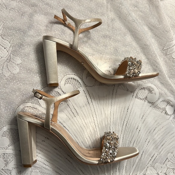 Badgley Mischka Teenie, Ivory Block Heel Sandal - Picture 10 of 17